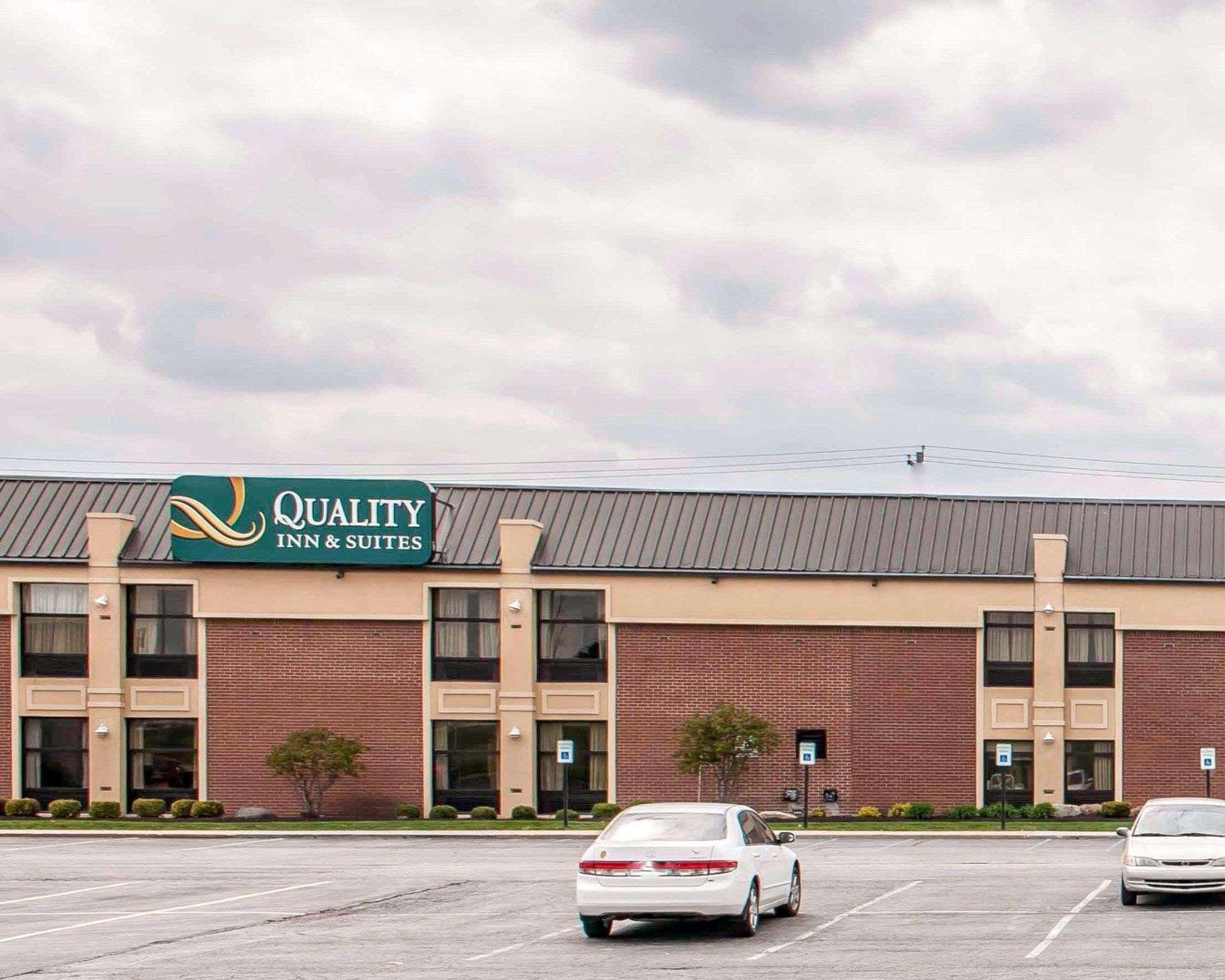 Quality Inn & Suites Greenfield I-70 Exterior photo
